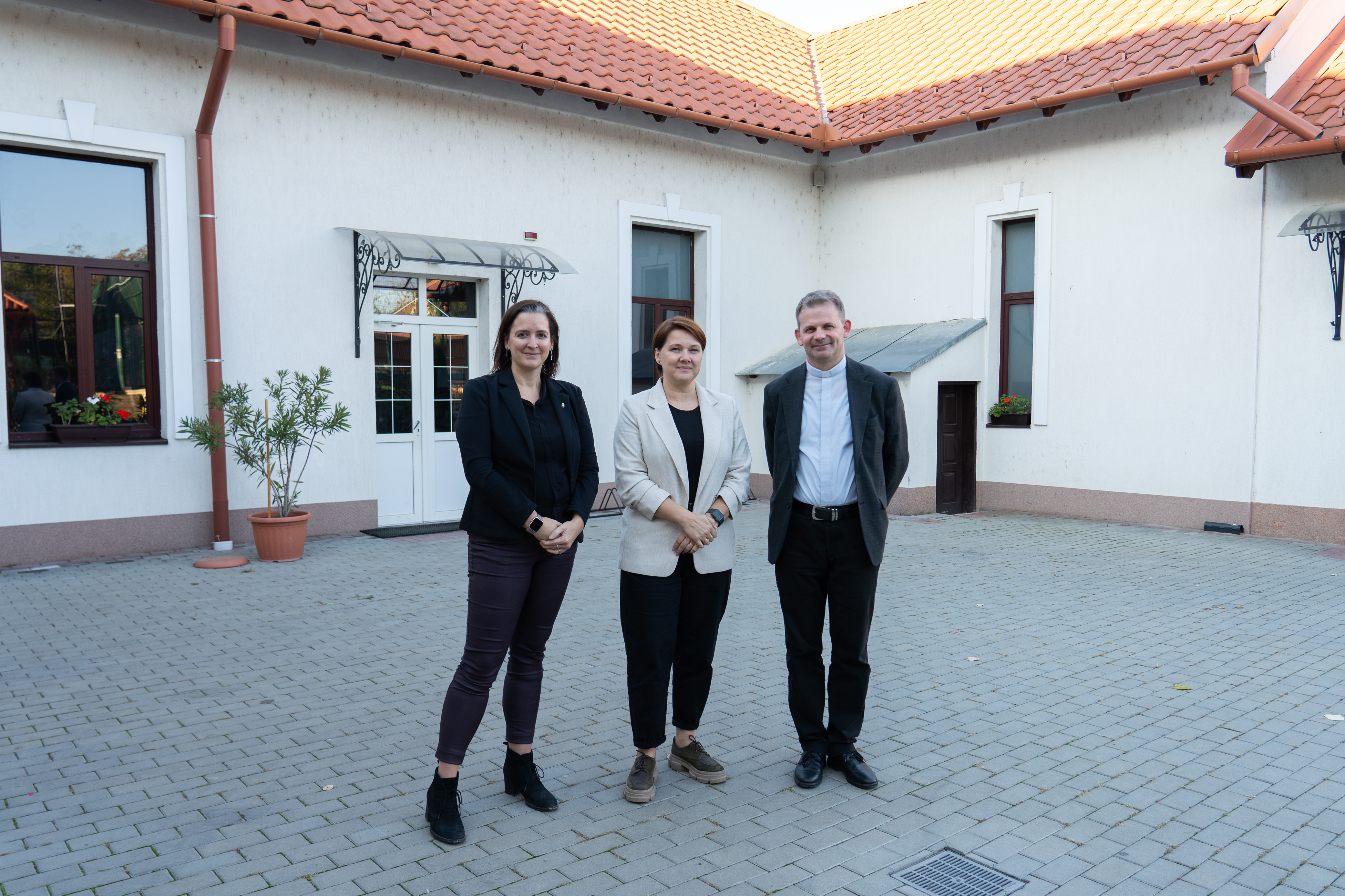 A Pázmány Péter Katolikus Egyetem képviselői kárpátaljai iskolákba látogattak