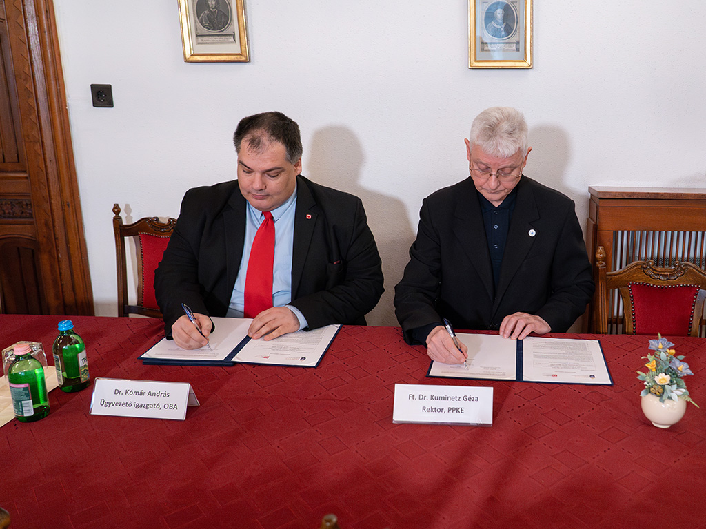 Együttműködési megállapodást kötött a Pázmány Péter Katolikus Egyetem és az Országos Betétbiztosítási Alap