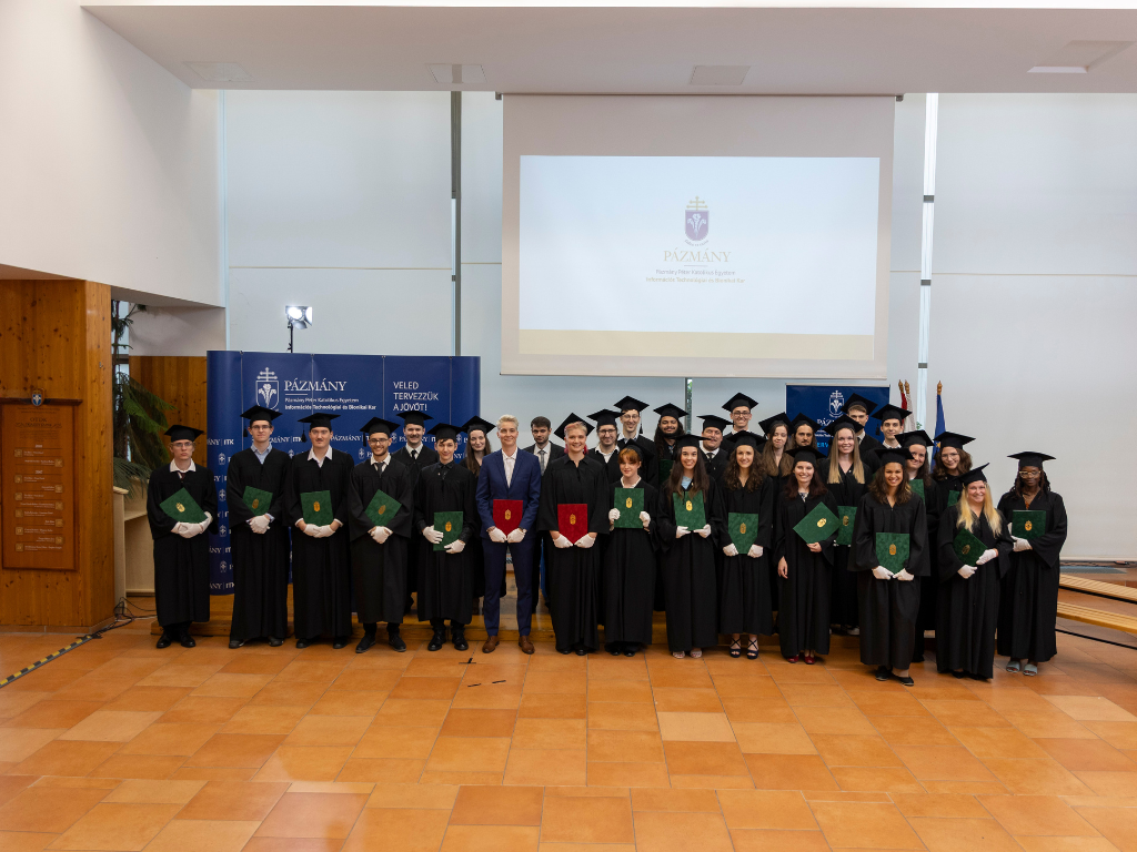 Diplomaátadó ünnepség az Információs Technológiai és Bionikai Karon