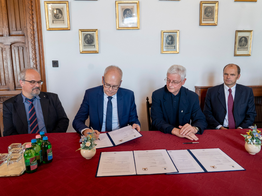 Együttműködési megállapodást kötött a Pázmány Péter Katolikus Egyetem és a Somogy Vármegyei Kaposi Mór Oktató Kórház