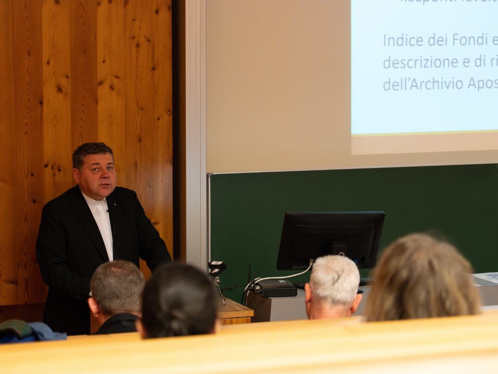 A Vatikáni Apostoli Levéltár és magyar vonatkozású dokumentumai – interjú Dr. Tóth Tamás atyával