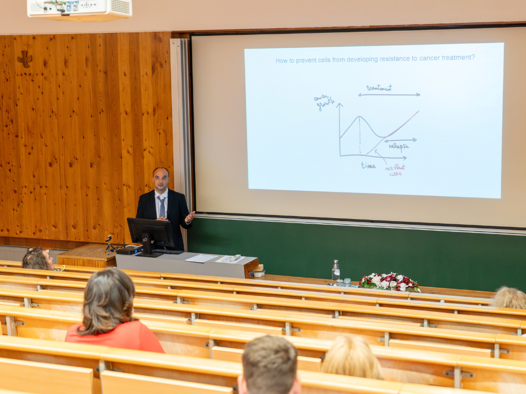 A sejtosztódás titkai – beszélgetés Dr. Andrea Cilibertóval