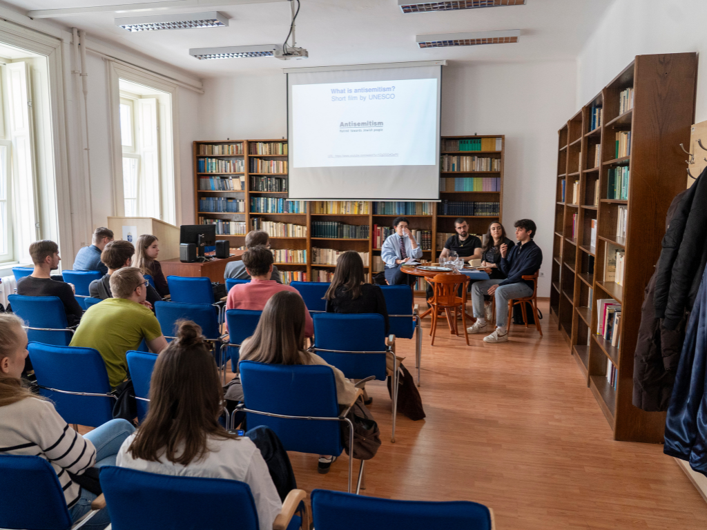 Nemzetközi panelbeszélgetés az egyetemi antiszemitizmusról a Pázmányon