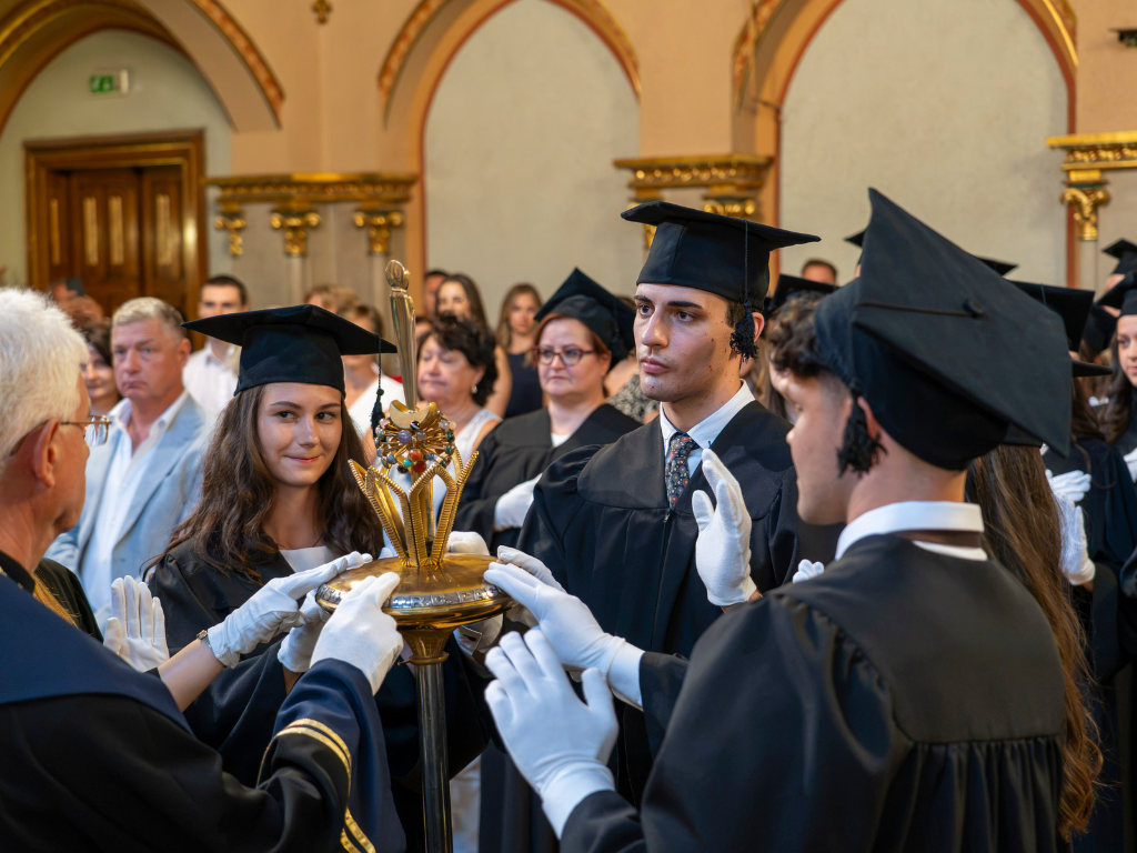 Ünnepélyes diplomaátadó a Jog- és Államtudományi Karon