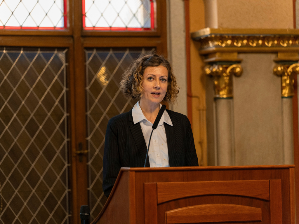 „Keresem a magyar megfelelőjét…” – Dr. Ludányi Zsófia a nyelvi tanácsadás kulisszatitkairól